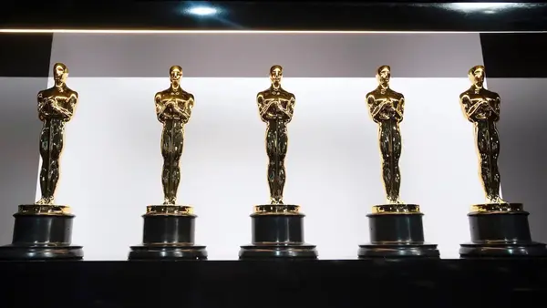 Les Oscars obtiennent plus de 200 électeurs, mais la branche d'activité continue de rétrécir