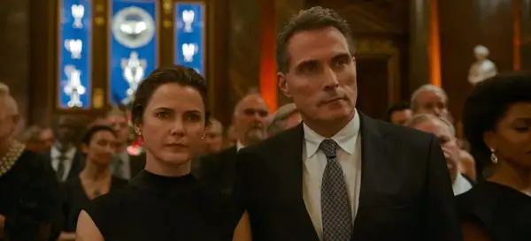 Comme le diplomate, Keri Russell et Rufus Sewell sont devenus le nouveau couple de télévision le plus populaire
