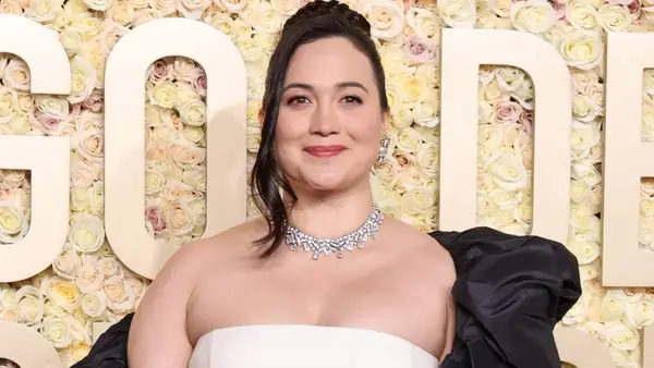 L'hôte des Golden Globes, Jo Koy, quitte le script en monologue: j'ai le volet!