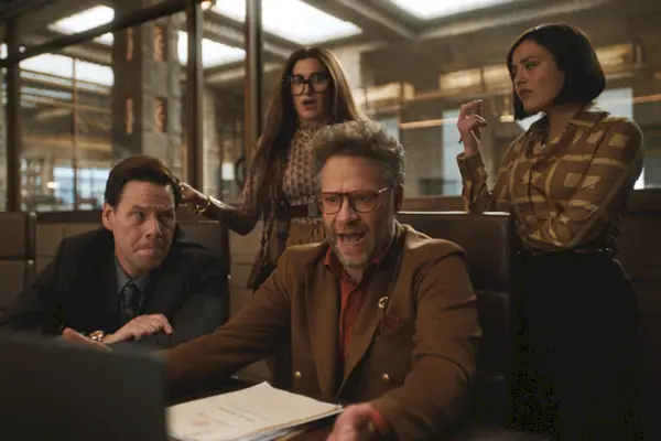 Ike Barinholtz, Kathryn Hahn, Chase Sui Wonders y Seth Rogen en