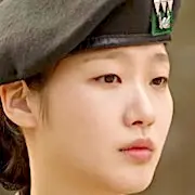 O Rei-Monarca Eterno-PW-Kim Go-Eun-soldier.webp