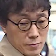 Quelqu'un-KD-Shin Mun-Sung.webp