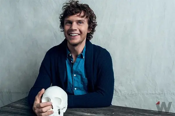 Emmy Quickie: American Horror Story: Hotel, The Evan Peters Stars, Retratos d'Etude escusifs (Foto)