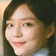 Le troisième charme-Esom.webp