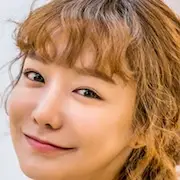 Devemos beijar First-Shin So-Yul.webp