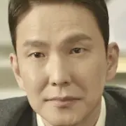 Hiena (2020) -Jung Dong-Geun.webp