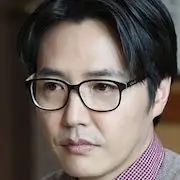 Eine Dynamit-Familie-Yoon Sang-Hyun.webp