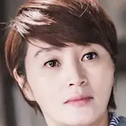 Profesora médica romántica Kim-Kim Hye-Soo.webp