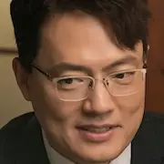 Le prêtre fougueux-Kim Hyung-Mook.webp