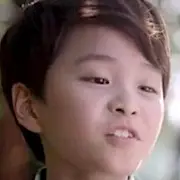 Esconder y buscar-Bae Gang-Yoo.webp