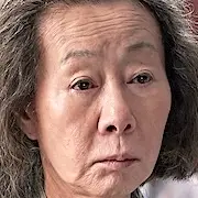 Bestas arranhando palhas-Youn Yuh-Jung.webp