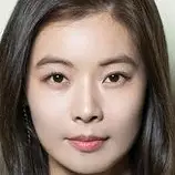 Ein Platz an der Sonne (2019) – Yoon So-Yi.webp