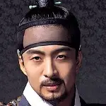 Scandale inédit-Bae Yong-Jun.webp