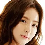 La chica que ve olores-Shin Se-Kyung.webp