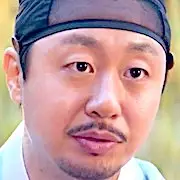 Moonshine-Bae Yoo-Ram1.webp