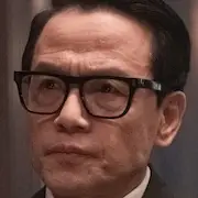 L'homme debout à côté-Park Ji-Il.webp