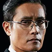 L'homme debout à côté-Lee Byung-Hun.webp