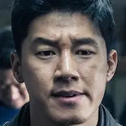 El gángster El policía El diablo-Kim Moo-Yul.webp