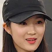 L'uomo che apparecchia la tavola-Kim Hye-Yoon.webp