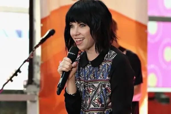 Carly Rae Jepsen registra Fuller House Thematic Song (vídeo)