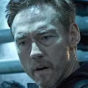 Nehmen Sie Point-Kevin Durand.webp