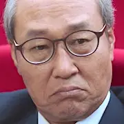 Jefe de Gabinete 2-Kim Ik-Tae.webp