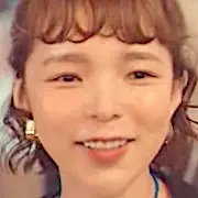 Liebestrunken im Stadtpark Jin-Joo.webp