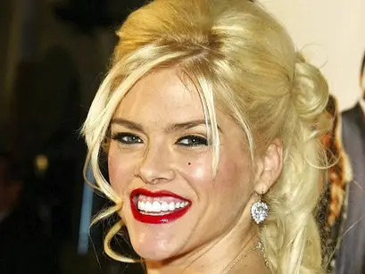 Anna Nicole Smith Giudizio misto: Howard K. Stern a causa di 2 accuse