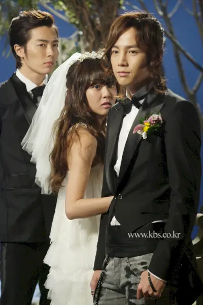 Mary est restée dehors toute la nuit-15.webp