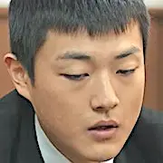 Étranger-S1-Jang Sung-Bum.webp