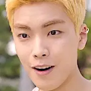 À distance, le printemps est vert-Kim Su-Gyeom.webp