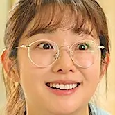 Centro de atención de maternidad-Lim Hwa-Young.webp