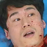 Doom à votre service-Hong In.webp