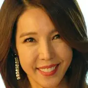 Reine du mystère 2-Jeon Su-Kyeong.webp