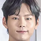 Um Poema Um Parque Diurno Sun-Ho.webp