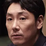 Estranhos íntimos-Cho Jin-Woong.webp