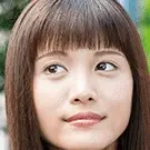 Schelmischer Kuss Der Film- High School-Reina Visa.webp