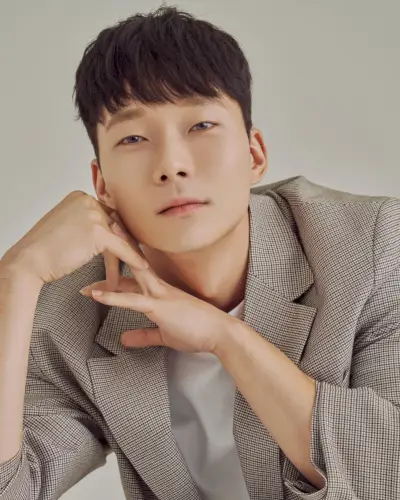 Lee Seung Hee (1990)