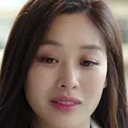 Trajes (drama coreano) -Jang Shin-Young.webp