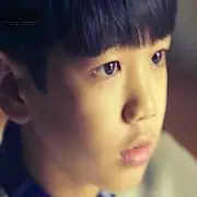 Trajes-Jung Yoo-Geun.webp