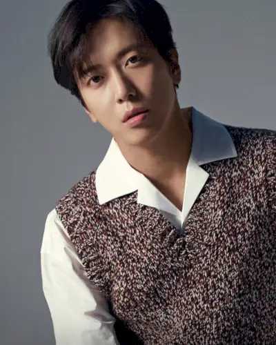 Jung Yong Hwa