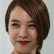 Los estafadores-Jo Yoon-Hee.webp