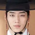 Política esplêndida-Seo Kang-Joon.webp