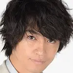 El criminólogo Himura y el escritor de misterio Arisugawa-Takumi Saito.webp