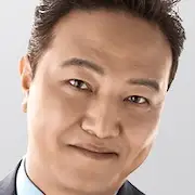 Ayudante-KD-Jung Woong-In.webp