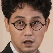 Bom elenco-Kim Yong-Hee.webp