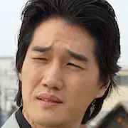 Trois gars-Yoo Ji-Tae.webp