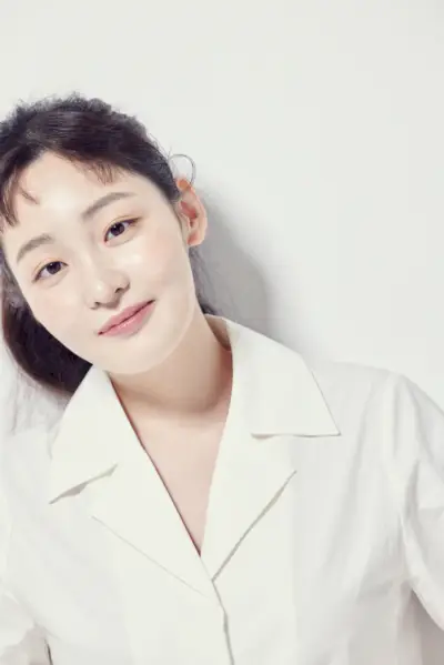 Kim Min-Ha 1995-p1.webp