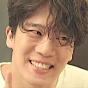 Accueil du magazine mensuel-Ha Seok-Jin.webp