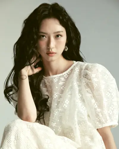 Han Ji Hyun (1996)